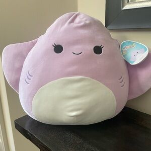 Squishmallows light purple  and White AZIZA stingray.  With tags!